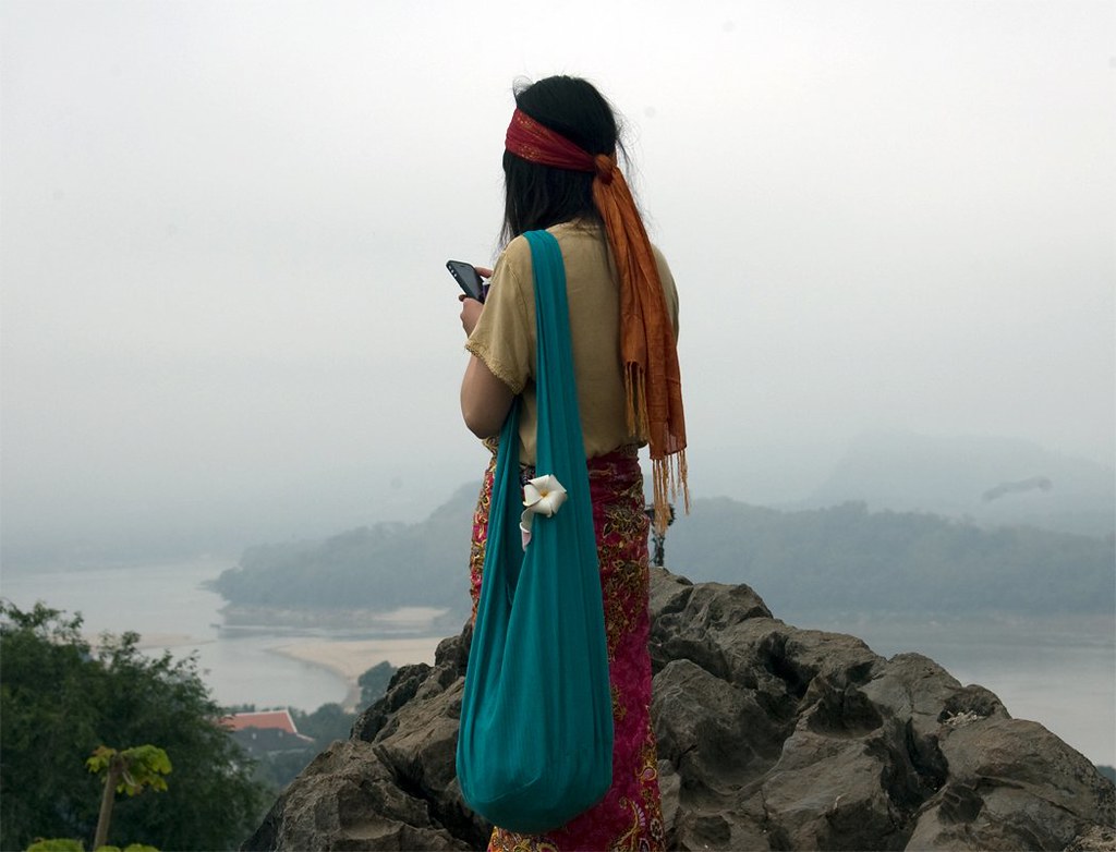 Luang Prabang — Laos · monjes y río Mekong