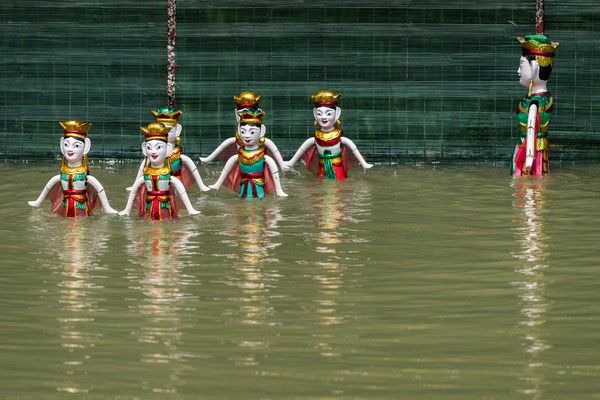 Espectáculo tradicional de marionetas acuáticas en Hanói