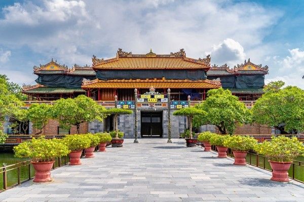 Ciudadela imperial de Hue y pagoda Thien Mu junto al Río Perfume