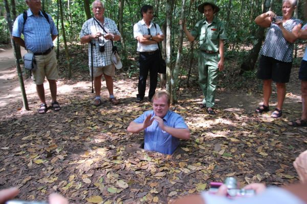 Túneles de Cu Chi cerca de Saigón antes del vuelo a Siem Reap